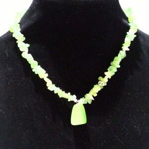 Green Cat’s Eye Chip Beaded Pendant Necklace
